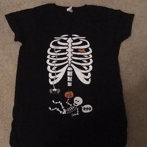 EUC maternity skeleton shirt size medium